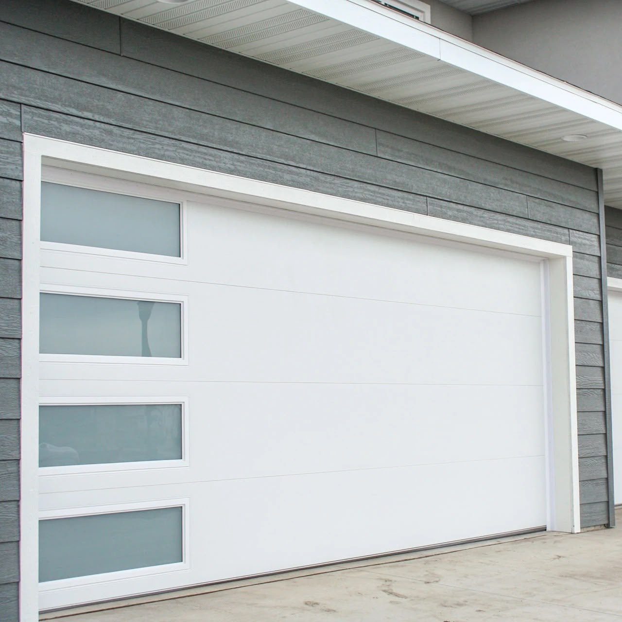 Motorised garage door