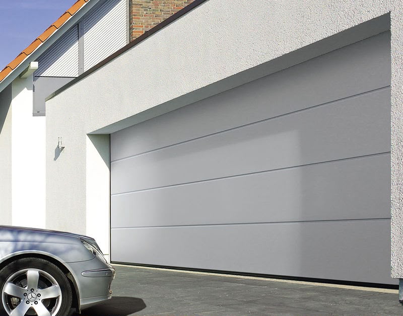 Motorised garage door