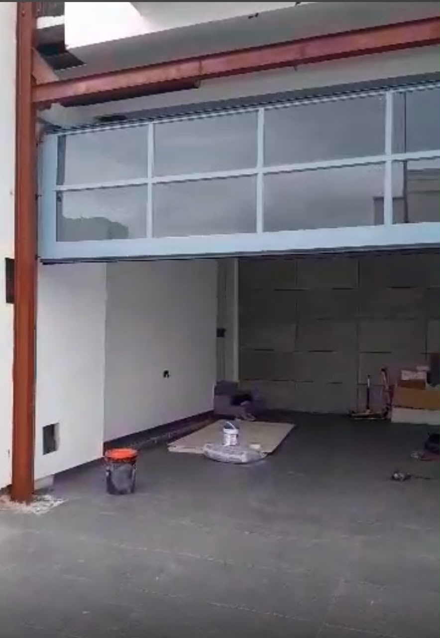 Motorised garage door
